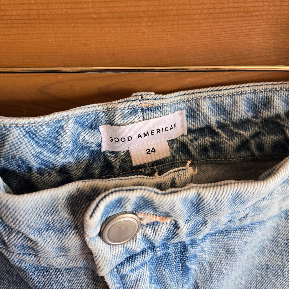 Good American Jean Good Classic Straight Leg Plus 24 Light Wash Distressed Denim - Picture 3 of 7